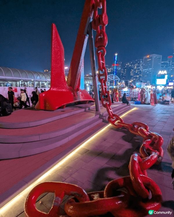 新開的海事廣場，有五彩繽紛的絢爛展示，不妨去AIA嘉年華前行...