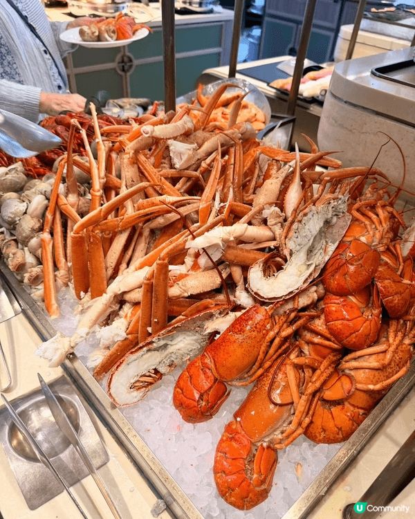文華東方酒店週末自助早午餐，食物種類繁多，海鮮有龍蝦生蠔熟悉...
