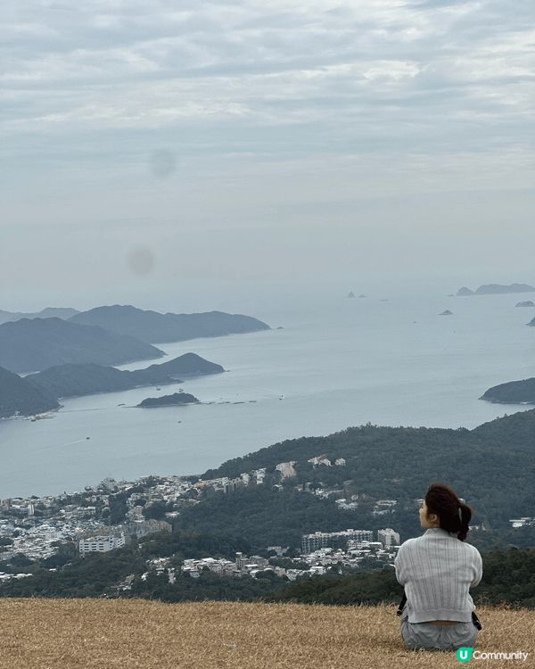 這是位於馬鞍山昂坪山頂，適合一家大細親子活動，景觀靚易行。