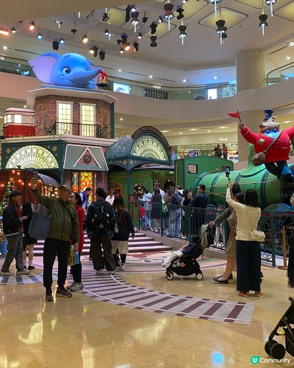 火車捐山窿，聖誕嚟咗太古廣場