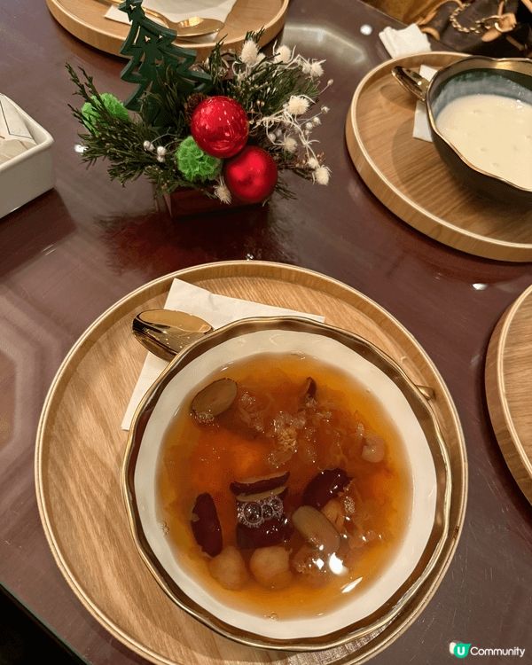 在尖沙咀的九龍香格里拉大堂酒廊，最新推出的「甜蜜月韻」❤️系...