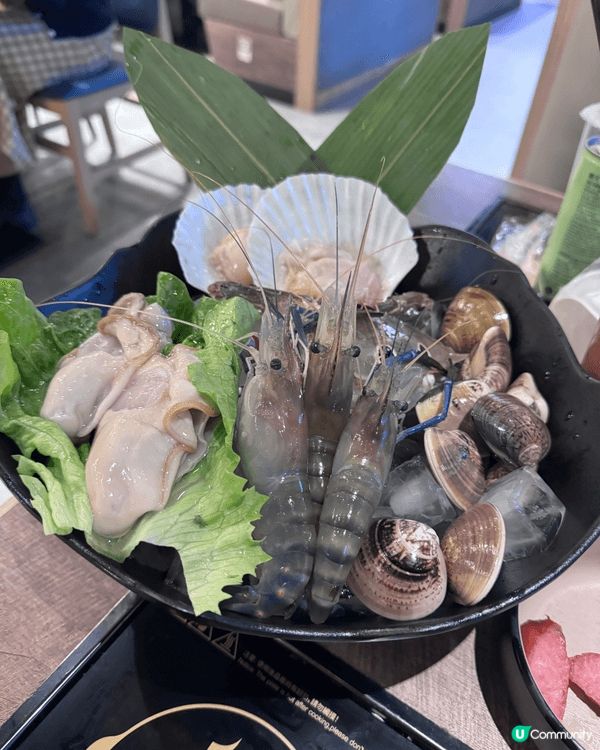 銅鑼灣牛品火鍋店120分鐘任飲任食，店內隨有多款蔬菜丸類炸物...