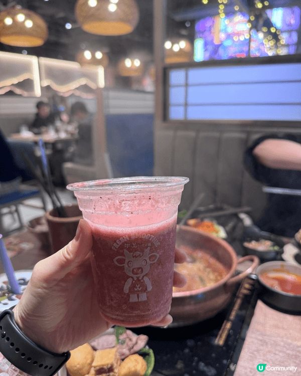銅鑼灣牛品火鍋店120分鐘任飲任食，店內隨有多款蔬菜丸類炸物...
