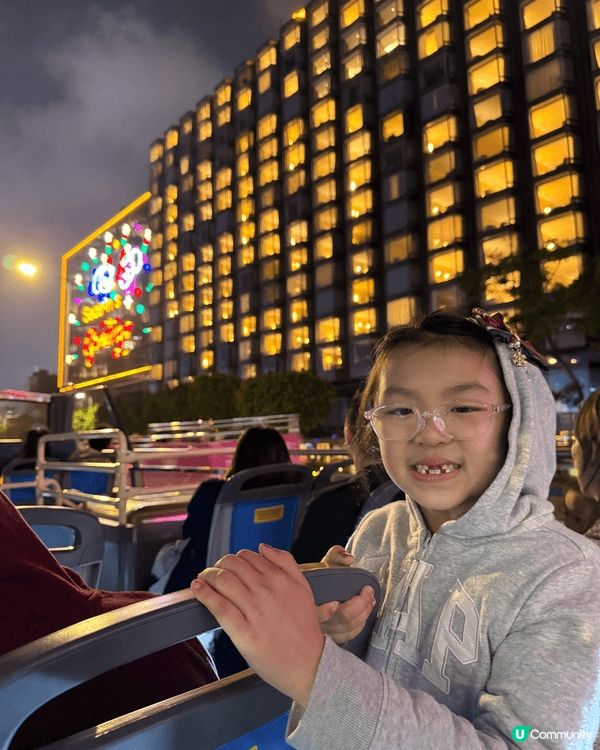 近排去左搭開蓬巴士四處睇香港既夜景和燈飾，真係好靚，好值得去...