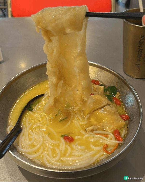 花膠雞阿媽足料靚湯雞湯米線，