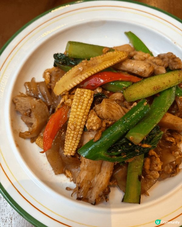 之前經過發現灣仔同銅鑼灣之間有間門面好有特色嘅泰菜，今次特登...