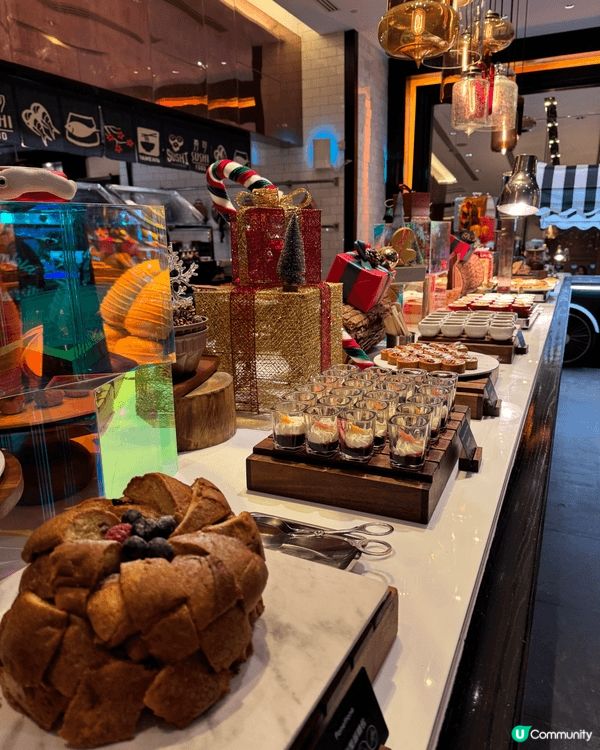 聖誕節跟家人歡度少不了去吃一餐自助餐，豐富的自助餐，令一家人...