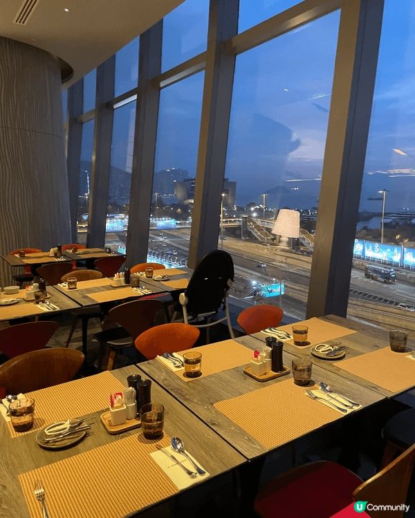 之前已經在W Hotel內的星宴中餐廳和親友享用晚餐及在包廂...