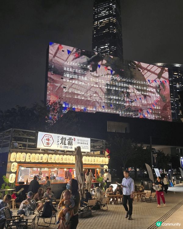 聖誕最好到中環，燈光和佈置令人忘我，尖沙咀海港城人流多，佈置...