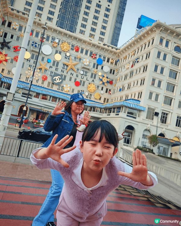 平安夜約齊一家大細，一起到尖沙咀海港城打卡拍照，感受滿滿的聖...