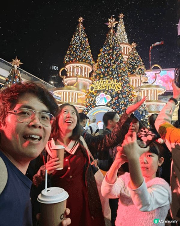 平安夜約齊一家大細，一起到尖沙咀海港城打卡拍照，感受滿滿的聖...