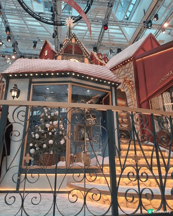 landmark聖誕裝飾， 滿漂亮的，但如果要上去拍照就要花...