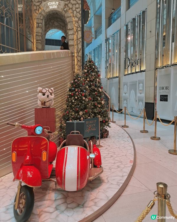 landmark聖誕裝飾， 滿漂亮的，但如果要上去拍照就要花...