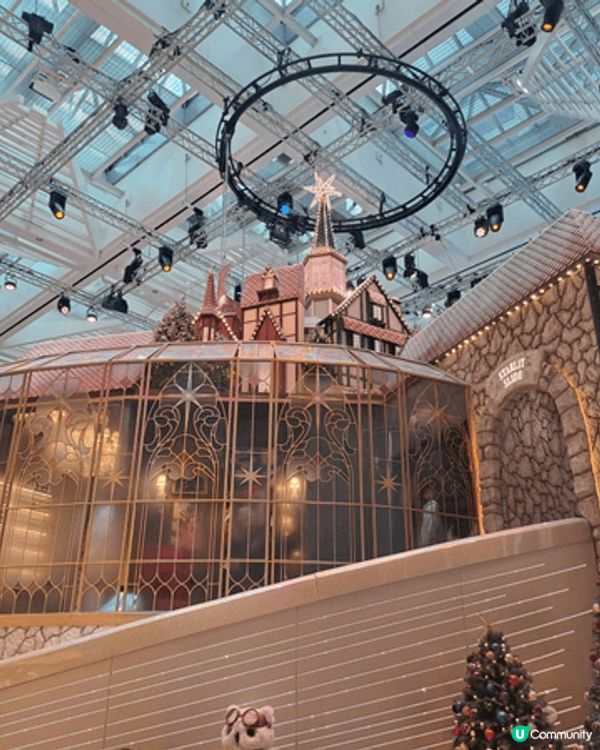 landmark聖誕裝飾， 滿漂亮的，但如果要上去拍照就要花...