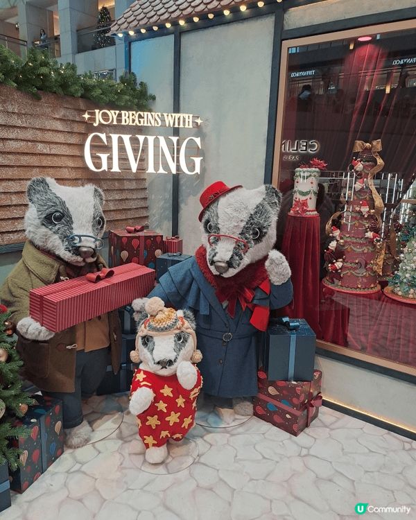 landmark聖誕裝飾， 滿漂亮的，但如果要上去拍照就要花...