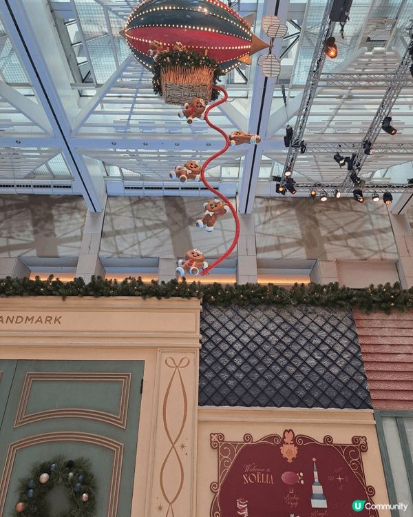 landmark聖誕裝飾， 滿漂亮的，但如果要上去拍照就要花...