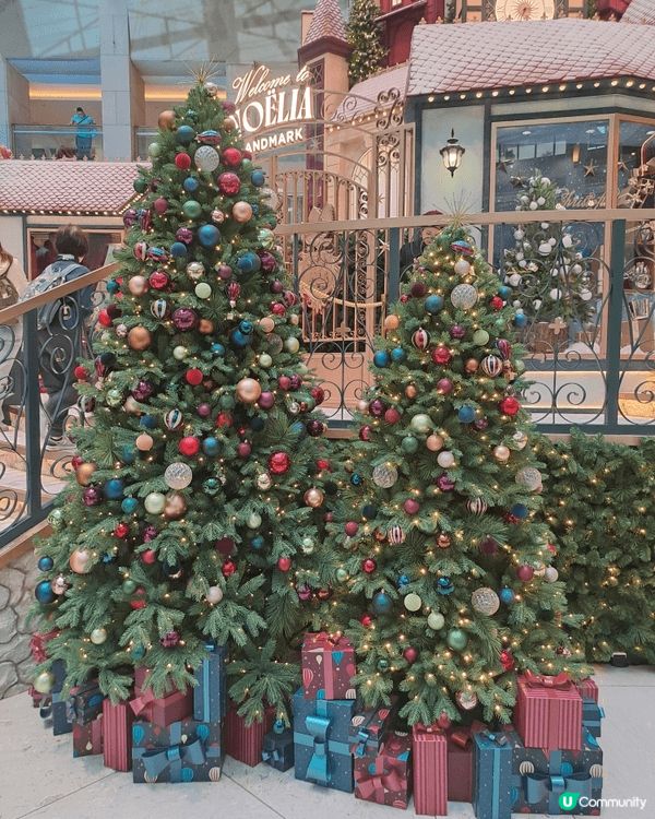 landmark聖誕裝飾， 滿漂亮的，但如果要上去拍照就要花...