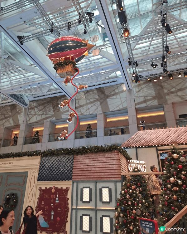 landmark聖誕裝飾， 滿漂亮的，但如果要上去拍照就要花...