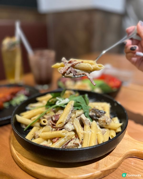 灣仔汕頭街黑膠碟主題餐廳🎧！意粉勁正😋！