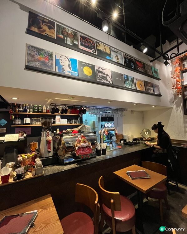 灣仔汕頭街黑膠碟主題餐廳🎧！意粉勁正😋！