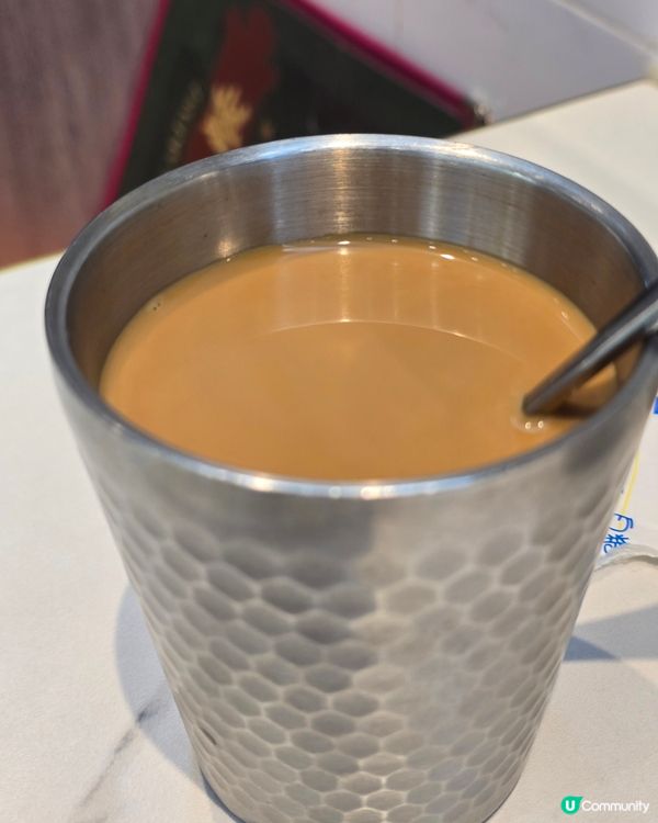 紅磡小店, 簡單、家庭式、有鑊氣. 叫咗瑤柱蛋白炒飯, 好多...