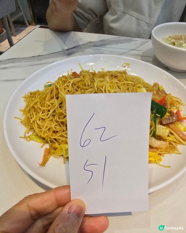 紅磡小店, 簡單、家庭式、有鑊氣. 叫咗瑤柱蛋白炒飯, 好多...