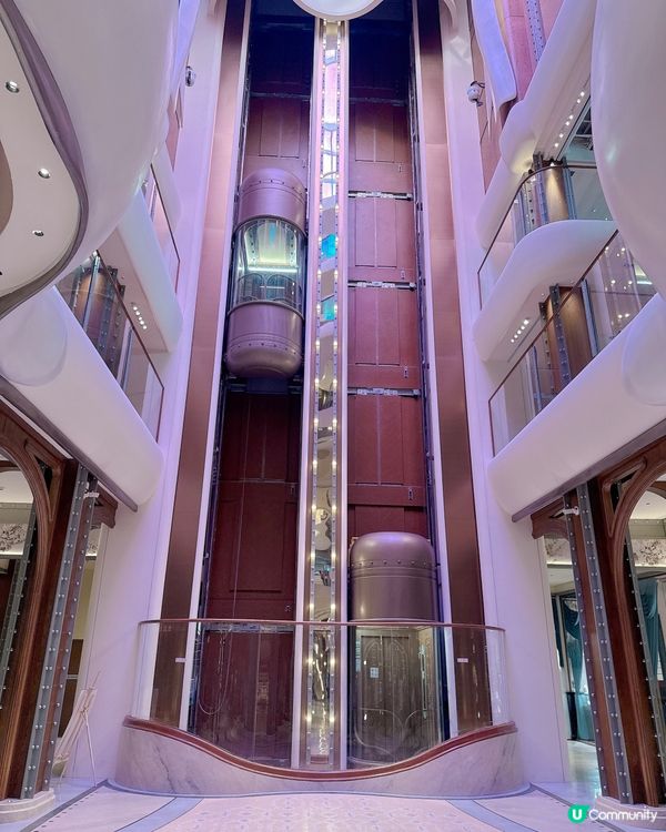 深圳人氣打卡景點| 白天華麗,晚上夢幻｢明華輪｣郵輪