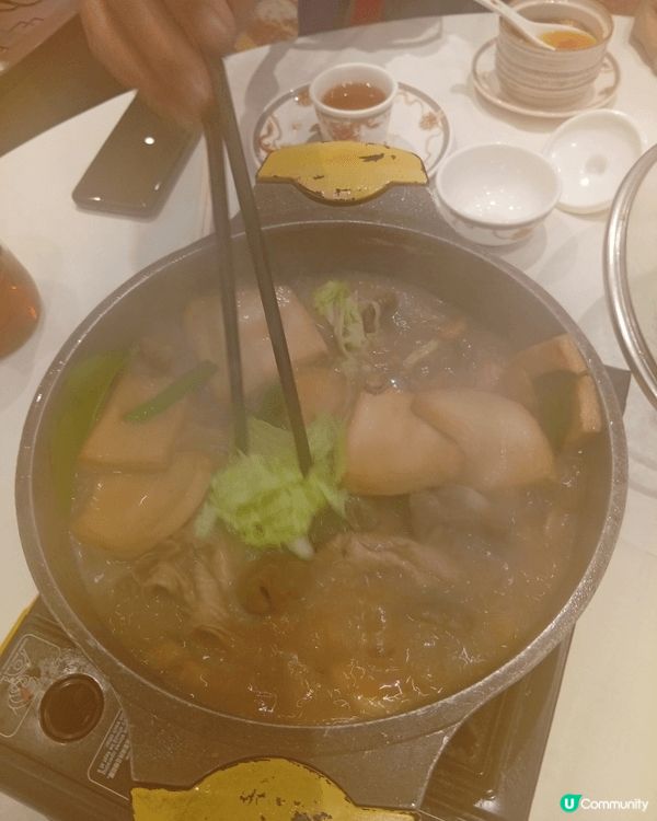 近日氣溫急降，最適合吃食羊腩煲。天冷時吃一鍋暖笠笠羊腩煲，可...