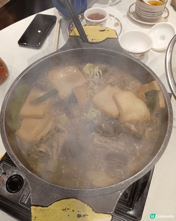 近日氣溫急降，最適合吃食羊腩煲。天冷時吃一鍋暖笠笠羊腩煲，可...