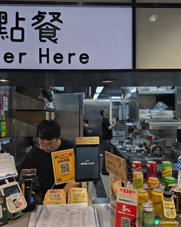 尖沙咀間嘉寶漢堡可以坐到零晨兩點，漢堡嘅肉多汁，炸燒賣更是一...