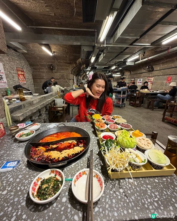 防空洞重慶紅九格火鍋🌶️🌶️🌶️🌶️🌶️