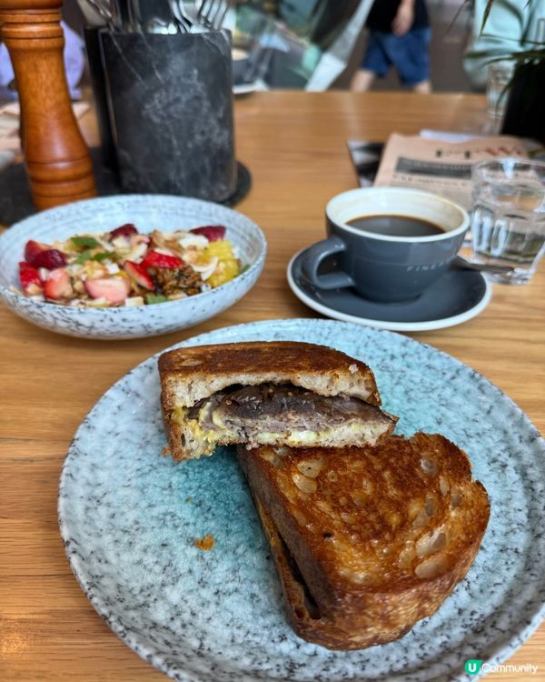 Healthy breakfast bowl 