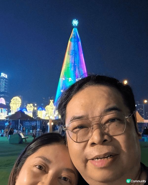西九文化中心，太多人行過去好多人咁多人