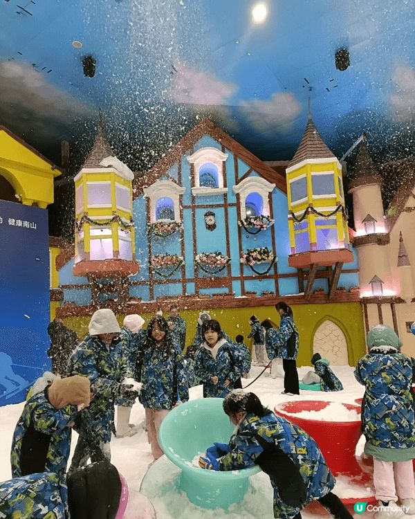 喜歡周圍去，演唱會，海邊，漂亮風景和燈飾,還有吃很多美食