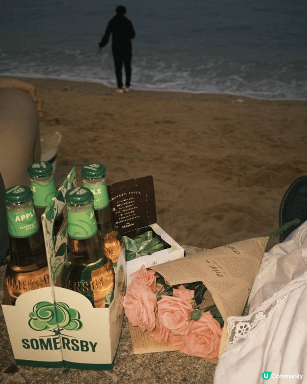 長洲，是一個離島地區，可以遠離人群，靜靜地在海灘散步。