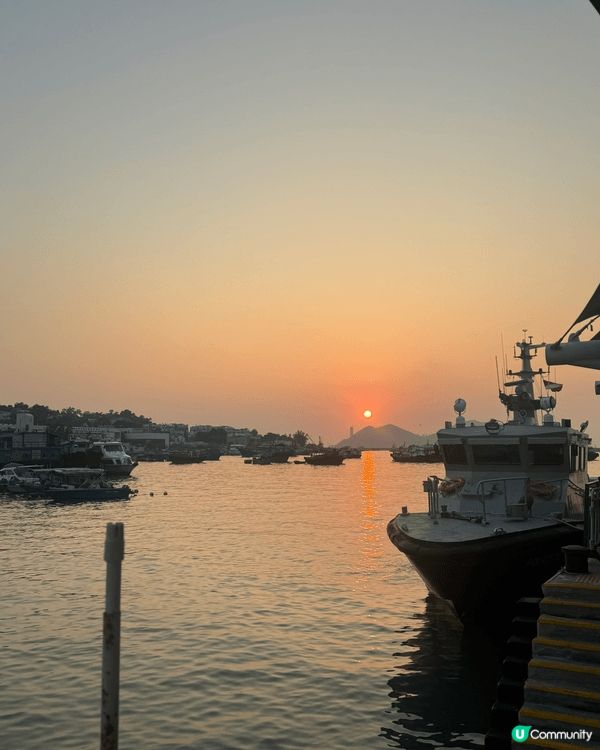 長洲，是一個離島地區，可以遠離人群，靜靜地在海灘散步。