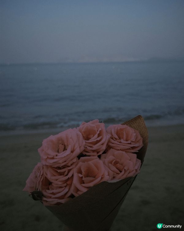 長洲，是一個離島地區，可以遠離人群，靜靜地在海灘散步。