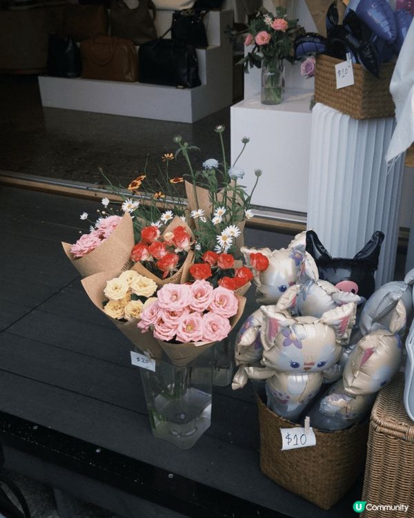 長洲，是一個離島地區，可以遠離人群，靜靜地在海灘散步。