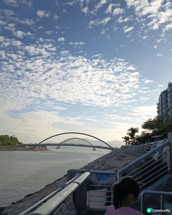 第一次入將軍澳踩單車，首先到景林邨內借單車再原路踩去海邊，環...