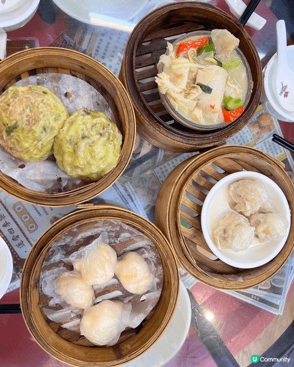 中環蓮香樓保留了傳統茶樓的推車文化，必去，而且點心種類超多都...