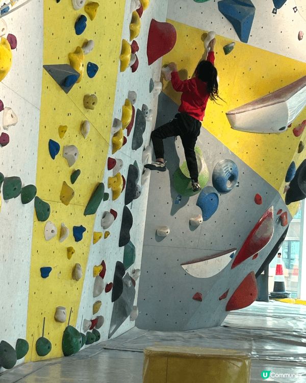 適逢聖誕節，梗係要搞搞新新意思，帶我對仔囡去玩攀石，教練好仔...