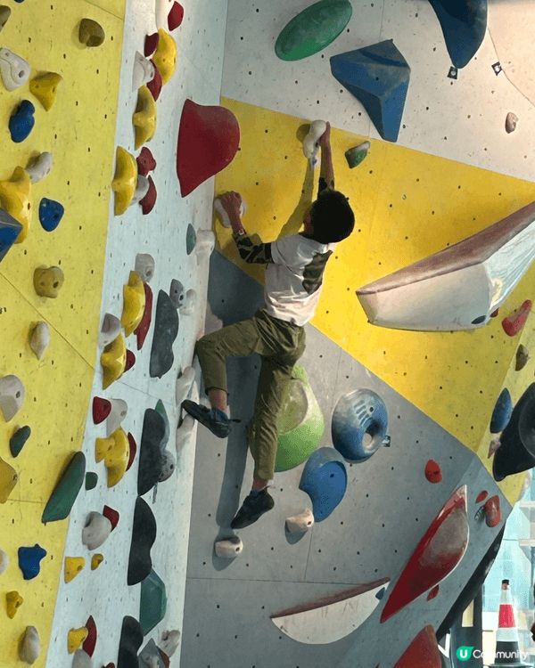 適逢聖誕節，梗係要搞搞新新意思，帶我對仔囡去玩攀石，教練好仔...