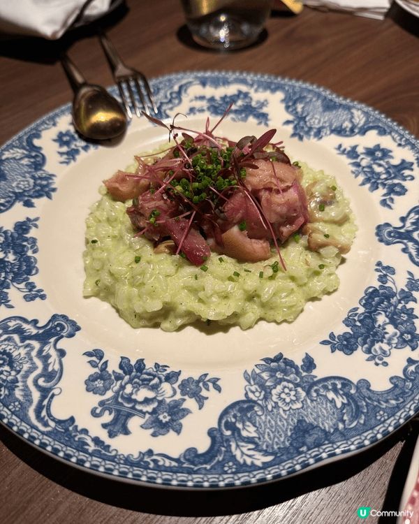 這間餐廳Penna在太古城中心的3樓，位置方便，裝修精緻，聖...