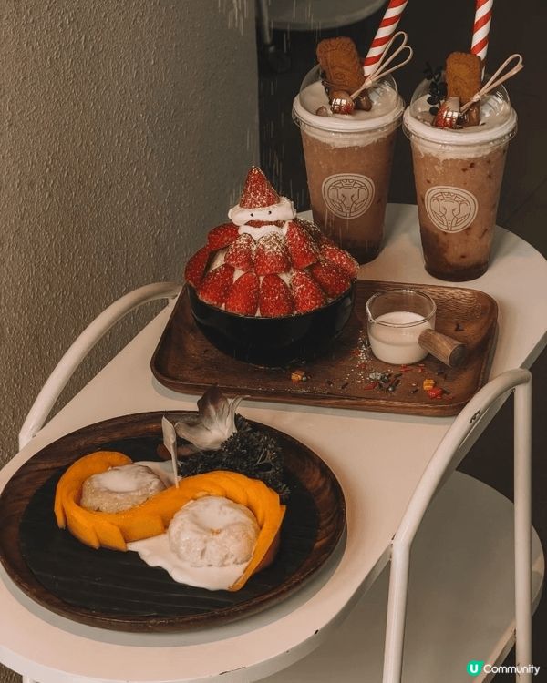 今日去食四面泰仍有供應聖誕甜品，草莓沙冰和芒果糯米飯都好好味...