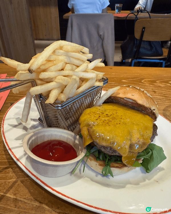 Lunch Time中環搵個地方靜靜地又夠空間感，一定係El...