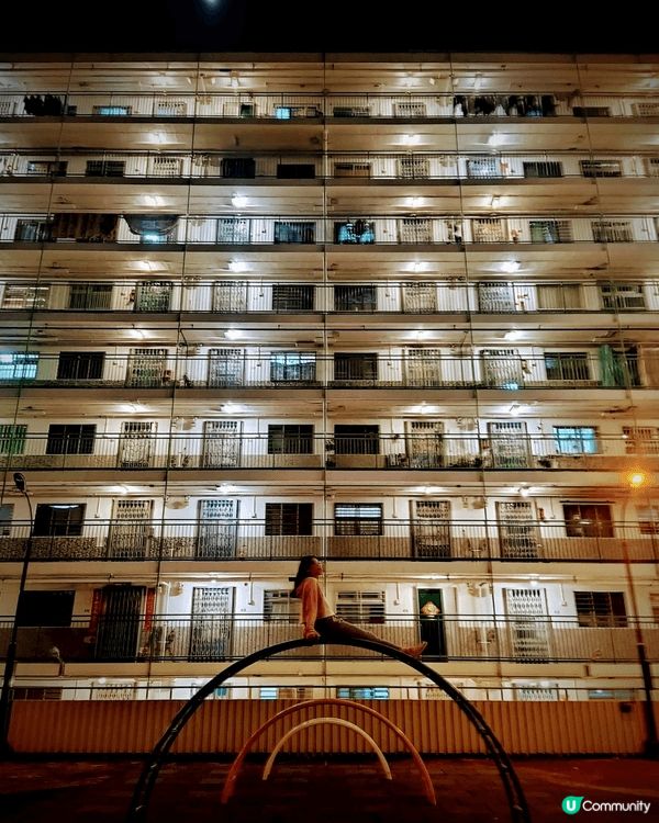 南山邨是一個公共屋邨，建於1977年，由8幢大廈組成。屋邨位...