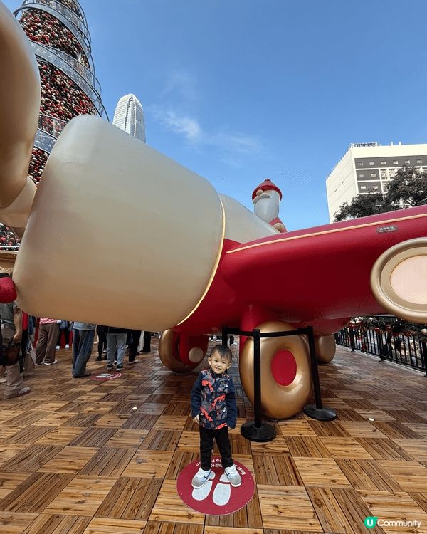 早前同小朋友去咗中環皇后像廣場睇聖誕樹 設計好靚 打卡一流