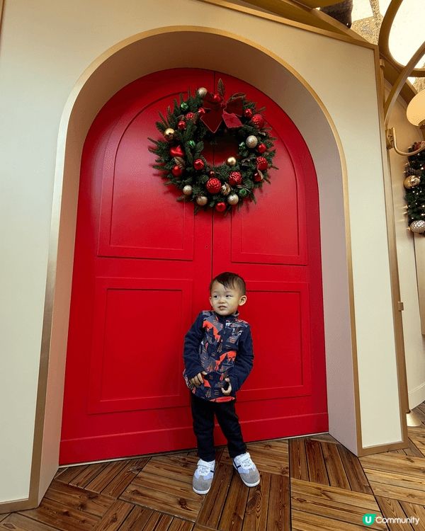 早前同小朋友去咗中環皇后像廣場睇聖誕樹 設計好靚 打卡一流