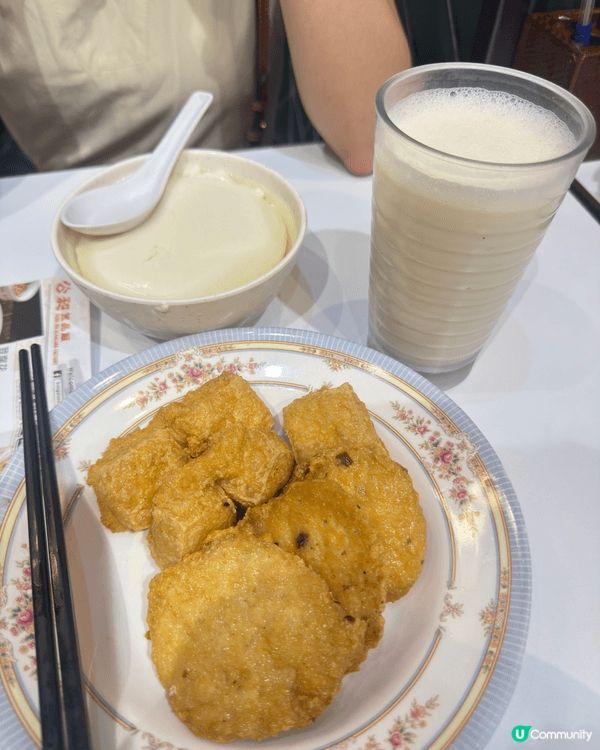 香港馳名公和豆腐店的豆漿，口感順滑，香煎魚腐豆香濃郁