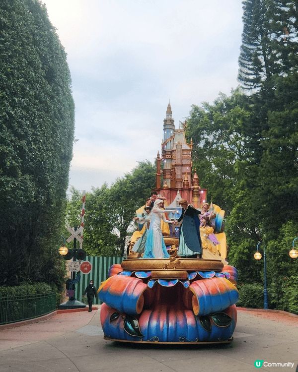 迪士尼的花車巡遊及新的魔雪奇幻之旅真的一定要打卡